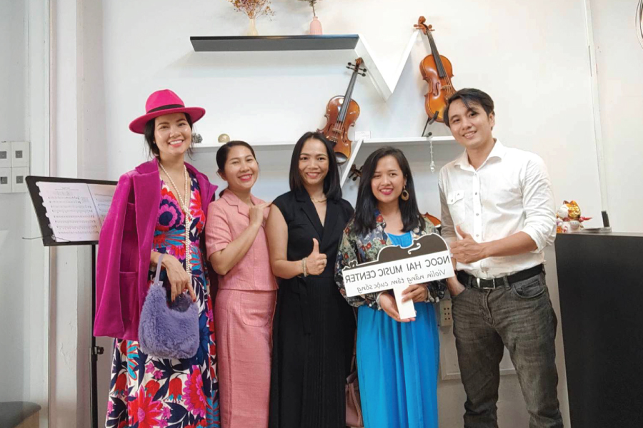 Hoa Hậu thể thao Việt Nam Trần Thị Quỳnh đến thăm Ngọc Hải Music Center